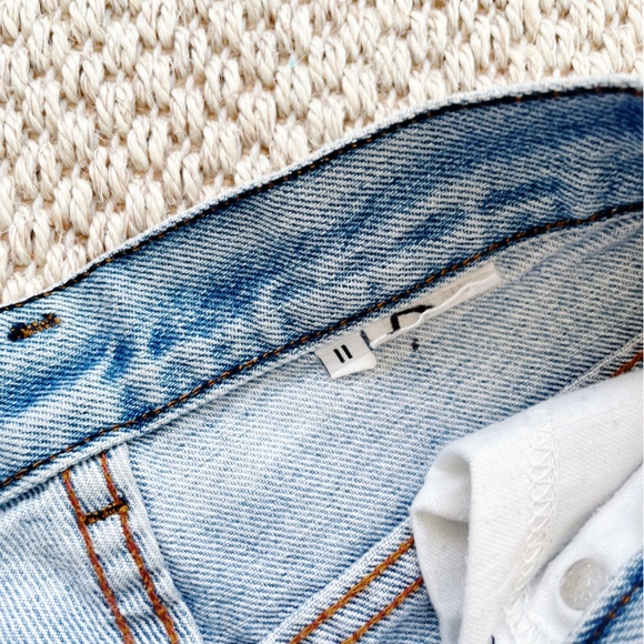 Vintage Levi’s Straight Tapered Leg Jeans – Women’s Size 26 Mom Fit - Picture 6 of 7